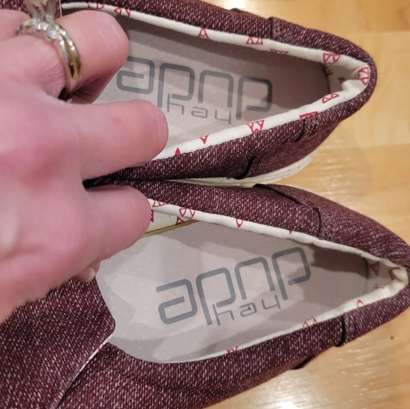 Hey Dude Burgundy Misty Slip-On Loafer Size 9 - Picture 9 of 12